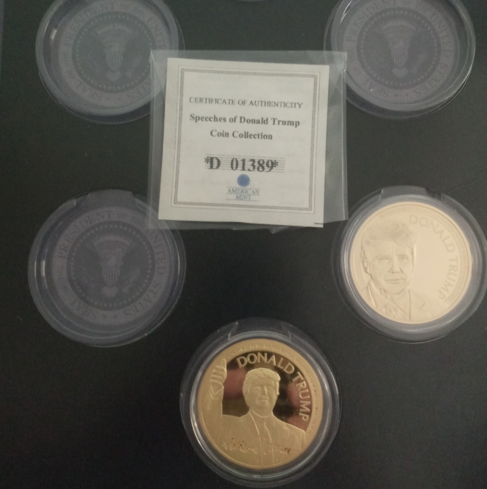 Coin Set (2) Certificate Speeches of Donald Trump Coin Book President US America